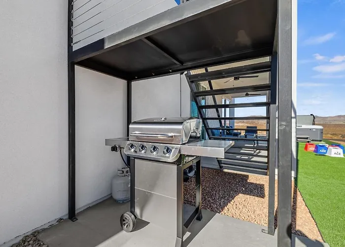 Oasis At Powell - Hot Tub, Roof Deck, & Games Holiday home *