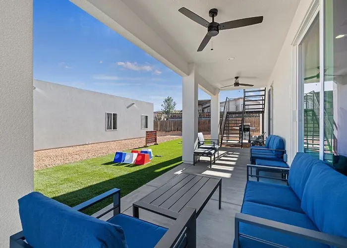 Holiday home Oasis At Powell - Hot Tub, Roof Deck, & Games *