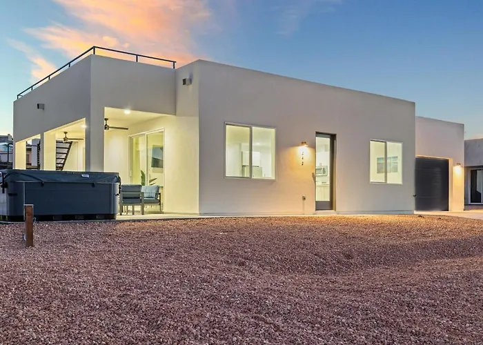 Holiday home Oasis At Powell - Hot Tub, Roof Deck, & Games