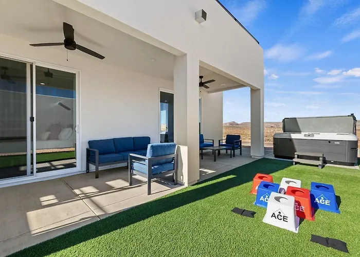 Holiday home Oasis At Powell - Hot Tub, Roof Deck, & Games