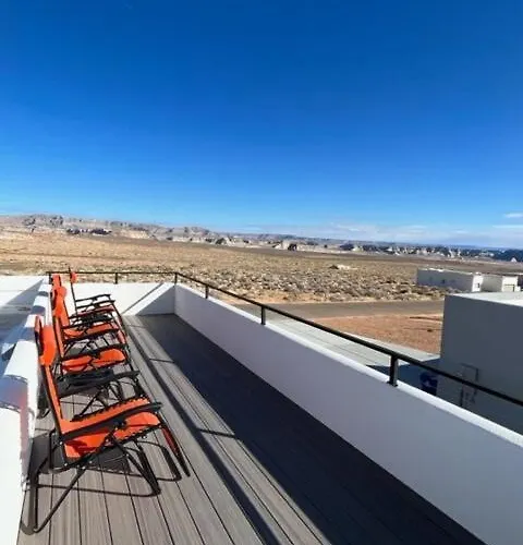 Oasis At Powell - Hot Tub, Roof Deck, & Games Page